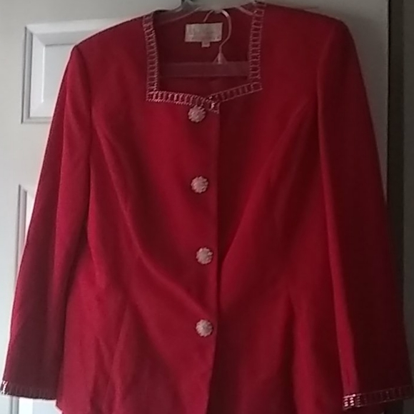 Dresses & Skirts - 2pc knit suit